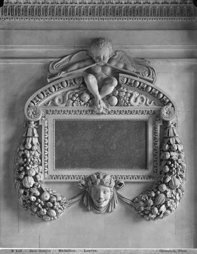 Kartusche von der Karyatiden-Tribüne, spätes 19. Jahrhundert (Detail) von Adolphe Giraudon